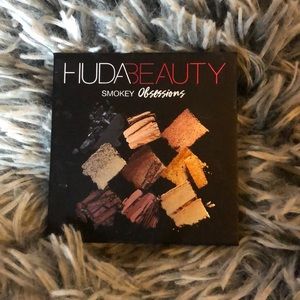 Huda beauty Smokey obsessions.